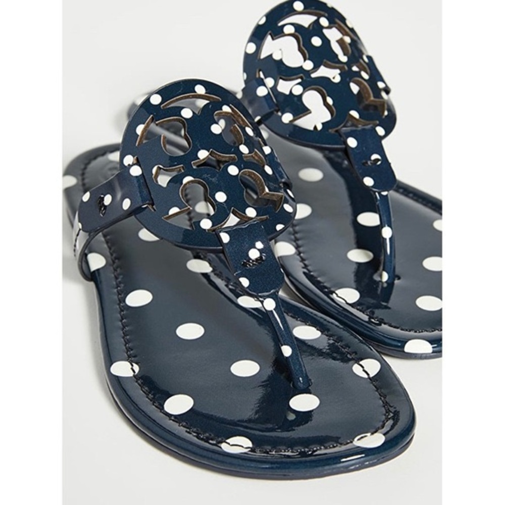 Beautiful patent sandal! Definitely an eye catcher!